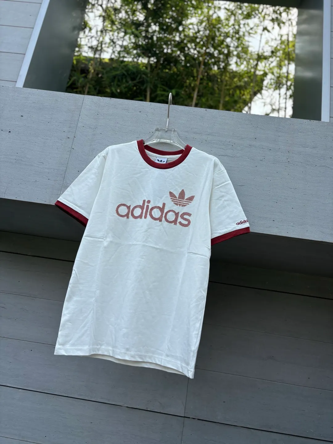 🈴𝟮Color Collection 𝟬𝟱𝟰𝟰#Exclusive real shot/difference between various stolen pictures and online version on the market [𝗮𝗱𝗶𝗱𝗮𝘀Adidas Clover & Wang Hexi Same Style Contrast Color Retro T-shirt] ✅This Retro Contrast Color T-shirt directly brings out the American Retro feel Classic round neck with contrasting edging design, available in white, red and dark gray colors. No matter skin color or body shape, men and women can easily choose the same style for couples! . ✅ Original mold opening, pure original/tag washed wheat ribbon individually coded/full set of 1:1 customized accessories ➕Customized three-label ➕𝗬𝘂𝗮𝗻 version of the tag ➕𝗹𝗼𝗴𝗼 packaging bag🔥 ➕Scan the QR code to enter the official website. Complete with three labels! Perfect Quality! Highly recommended! ✅Top version, ins Xiaohongshu Kuaishou = lots of bloggers’ outfits. ✅Adi’s absolute Hot Sale star Same Style details are online, feel free to compare! The iconic Adidas logo embellishes the chest, highlighting the brand's charm. Fixed color and classic three-bar stripes, classic will never go out of style! Versatile is not picky, the original model is perfect for the upper body, so buy it with your eyes closed! ✅Easily adaptable to various sports or daily leisure scenes. Whether you are running for fitness or hanging out on the street, it can keep you full of energy without losing the sense of fashion. ✅Complete sizes to meet the needs of different body shapes! Color;White Dark Gray Size S-XXL